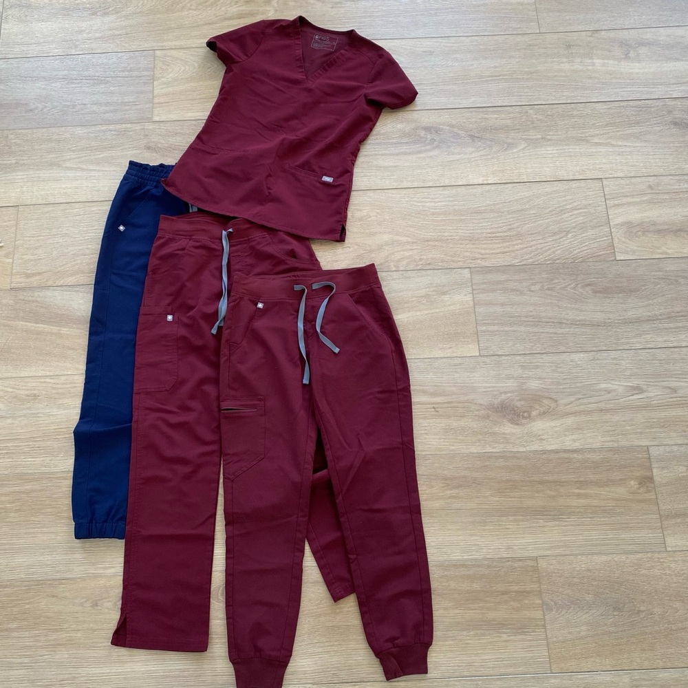FIGS : BUNDLE! Casma Top, Kade Cargo Pants and Two Jogger Pants